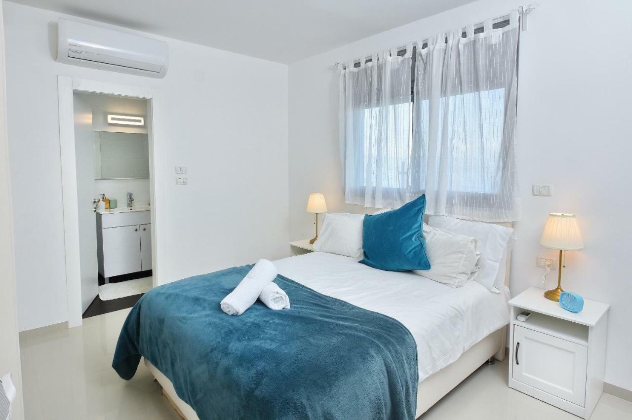 Ariston Luxury Garden Apartment With A Pool ティベリア エクステリア 写真