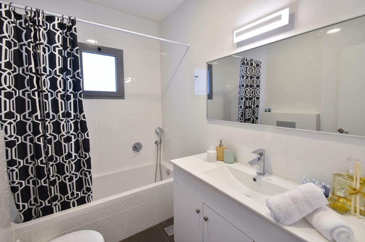Ariston Luxury Garden Apartment With A Pool ティベリア エクステリア 写真