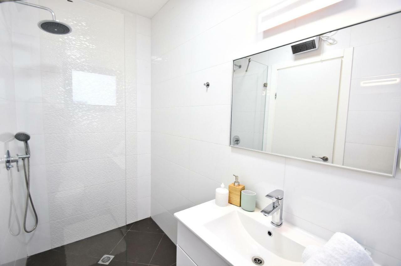 Ariston Luxury Garden Apartment With A Pool ティベリア エクステリア 写真
